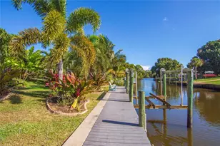 460 NE Cornwall Ave, Port Saint Lucie, FL 34983 - Photo 4