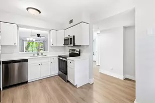 2214 S Cypress Bend Dr, Pompano Beach, FL 33069 - Photo 16