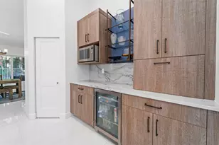 1695 Lakeshore Cir, Weston, FL 33326 - Photo 8