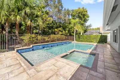 1695 Lakeshore Circle, Weston, FL 33326 - Photo 26