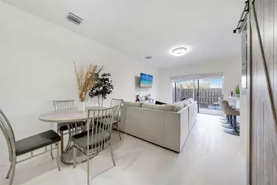 1214 NW 4th Lane #1214, Homestead, FL 33034 - Photo 2