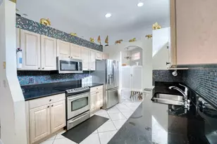 2824 Waters Edge Cir, Greenacres, FL 33413 - Photo 12