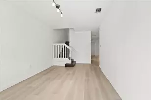 10821 NW 76th Ln, Doral, FL 33178 - Photo 16