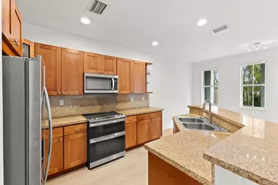 10821 NW 76th Lane #10821, Doral, FL 33178 - Photo 8