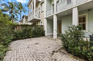 10821 NW 76th Ln, Doral, FL 33178 - Photo 12