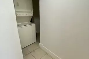 1000 NW 11th Ct, Fort Lauderdale, FL 33311 - Photo 14