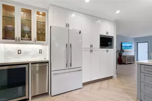 390 NE 10th Ave, Fort Lauderdale, FL 33301 - Photo 6