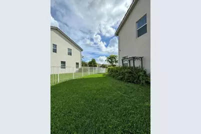 5035 Eucalyptus Drive, Hollywood, FL 33021 - Photo 2