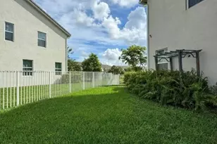 5035 Eucalyptus Dr, Hollywood, FL 33021 - Photo 2