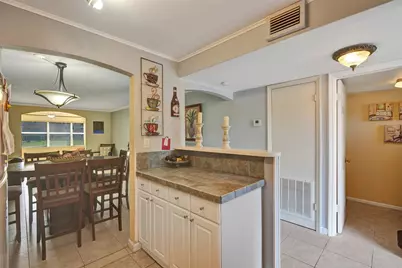 9821 Sunrise Lakes Boulevard #106, Sunrise, FL 33322 - Photo 6