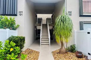 3216 S Lakeview Cir, Fort Pierce, FL 34949 - Photo 2