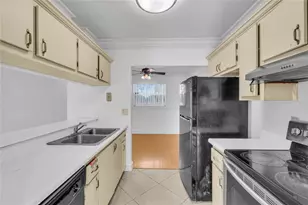 10762 La Placida Dr, Coral Springs, FL 33065 - Photo 4