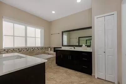 14251 NW 83rd Avenue, Hialeah, FL 33016 - Photo 16