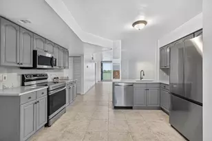 117 Lake Emerald Dr, Oakland Park, FL 33309 - Photo 2