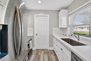 8845 NW 14th St, Plantation, FL 33322 - Photo 12