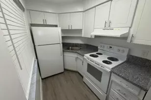 707 NE 10th St, Hallandale Beach, FL 33009 - Photo 2