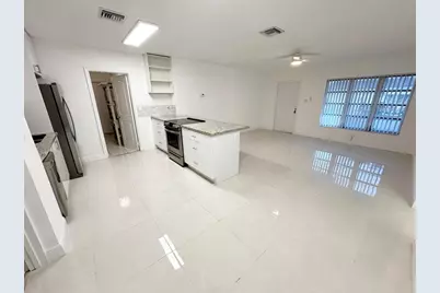 5719 NW 86th Avenue, Tamarac, FL 33321 - Photo 2