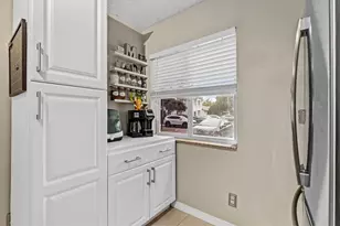 20815 NW 2nd St, Pembroke Pines, FL 33029 - Photo 8