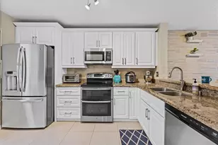 20815 NW 2nd St, Pembroke Pines, FL 33029 - Photo 4