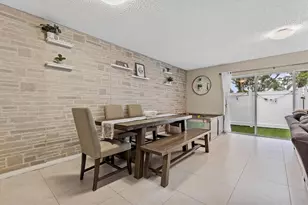 20815 NW 2nd St, Pembroke Pines, FL 33029 - Photo 2