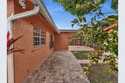 6831 NW 81st Place, Tamarac, FL 33321 - Photo 50