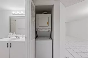 900 SW 142nd Ave, Hollywood, FL 33027 - Photo 12