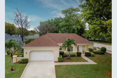 10195 Greentrail Drive, Boynton Beach, FL 33436 - Photo 2