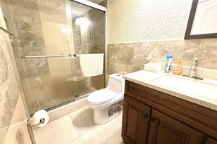 271 S Hollybrook Dr, Pembroke Pines, FL 33025 - Photo 4