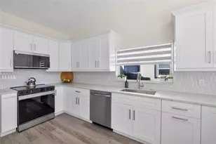 131 NW 187th Ave, Pembroke Pines, FL 33029 - Photo 18