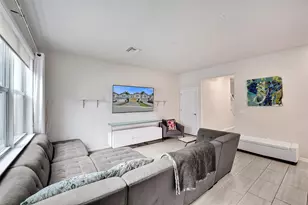 5068 Greenway Dr, Hollywood, FL 33021 - Photo 6