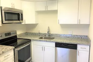 551 SW 135th Ave, Pembroke Pines, FL 33027 - Photo 2