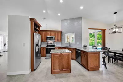 4910 NW 104th Avenue, Coral Springs, FL 33076 - Photo 10