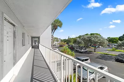 113 Royal Park Drive #2c, Oakland Park, FL 33309 - Photo 2