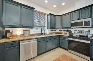 2977 St John Dr, Hollywood, FL 33024 - Photo 32