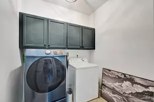 2977 St John Dr, Hollywood, FL 33024 - Photo 8