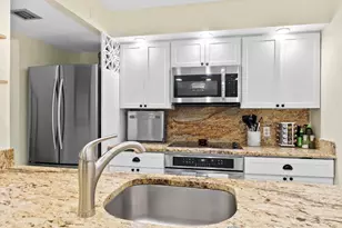 656 Kensington Pl, Fort Lauderdale, FL 33305 - Photo 18