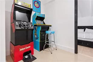 19340 NE 19th Ave, North Miami Beach, FL 33179 - Photo 18