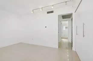 6450 Collins Ave, Miami Beach, FL 33141 - Photo 18