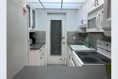 2050 NE 39th Street #207, Pompano Beach, FL 33064 - Photo 2