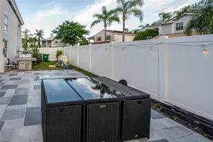 621 Lakeshore Terrace, Davie, FL 33325 - Photo 44