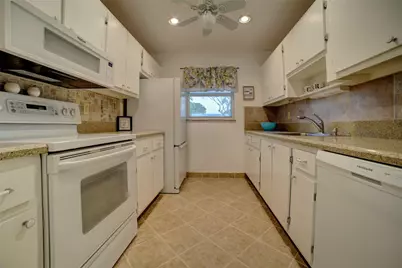 400 SW Golfview Terrace #111, Boynton Beach, FL 33426 - Photo 6