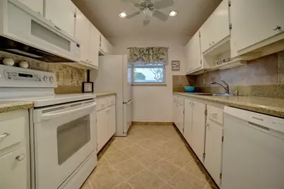 400 SW Golfview Terrace #111, Boynton Beach, FL 33426 - Photo 6