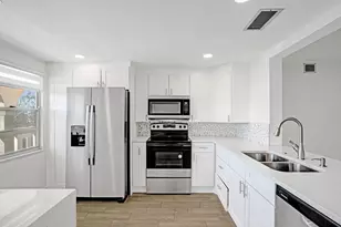 4301 Martinique Cir, Coconut Creek, FL 33066 - Photo 4