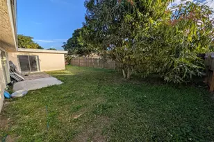 10318 Carmen Ln, Royal Palm Beach, FL 33411 - Photo 12
