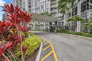 800 Parkview Dr, Hallandale Beach, FL 33009 - Photo 32