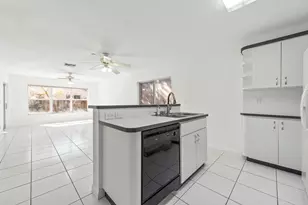 10320 NW 10th Ct, Plantation, FL 33322 - Photo 12