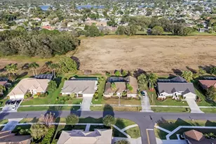 1656 Grantham Dr, Wellington, FL 33414 - Photo 12