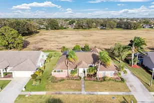 1656 Grantham Dr, Wellington, FL 33414 - Photo 8