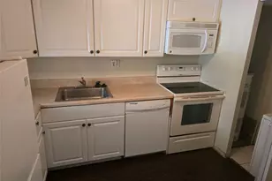 8000 Fairview Dr, Tamarac, FL 33321 - Photo 4