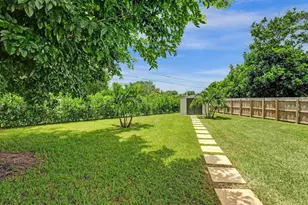 260 NW 36th St, Boca Raton, FL 33431 - Photo 10
